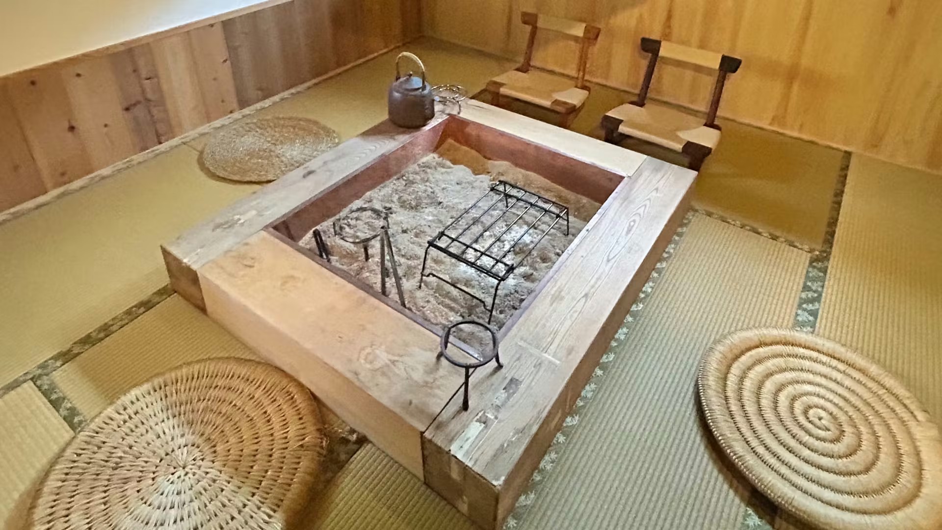 ステージ2】達成！！ついに決定、古民家の中に「和韻の囲炉裏」が